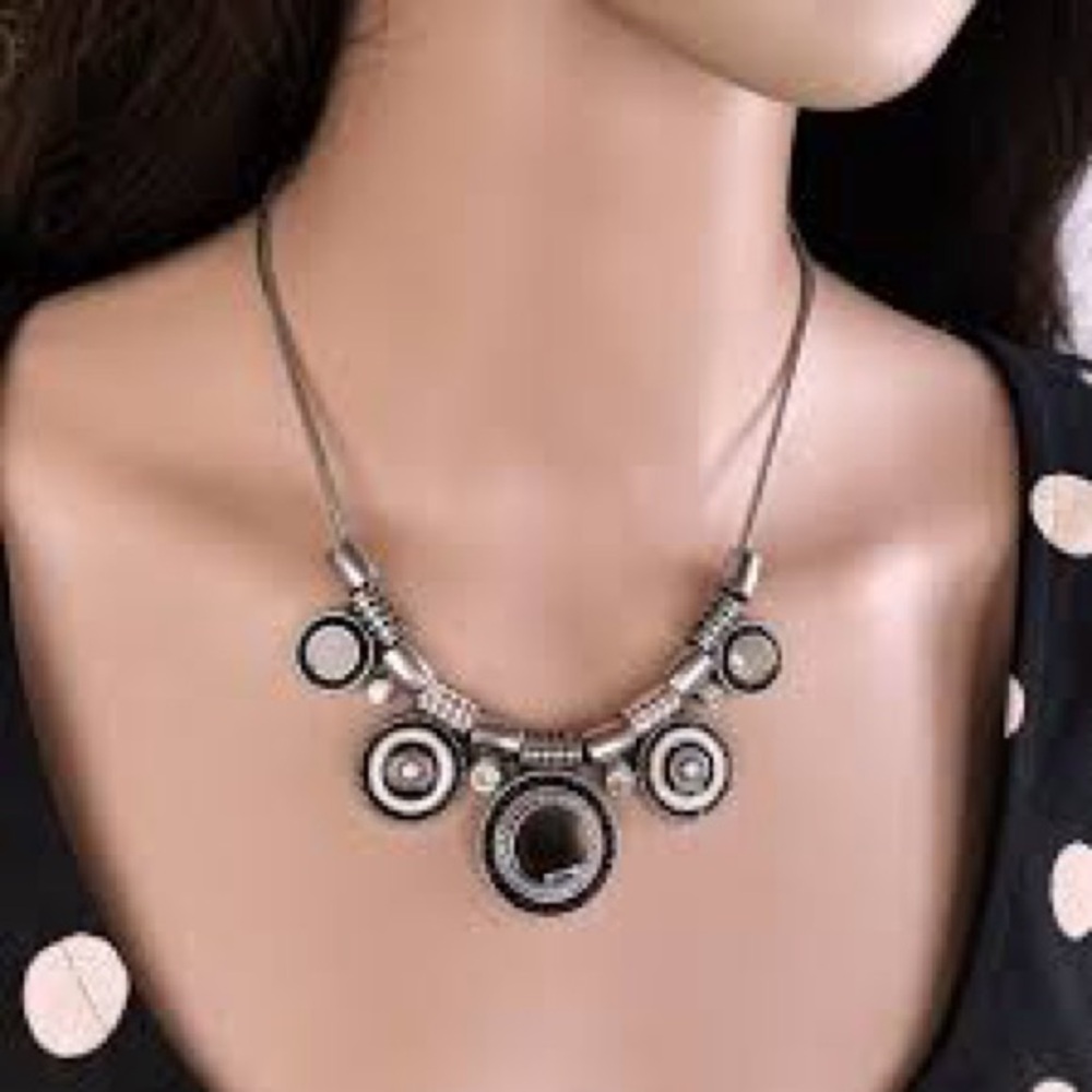 European Vintage Ethnic Style Woman Bohemian Alloy Necklace black gems silver